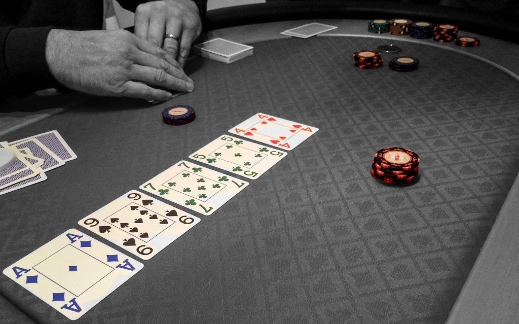 เกม poker (โป๊กเกอร์) LuckyNiki คืออะไร